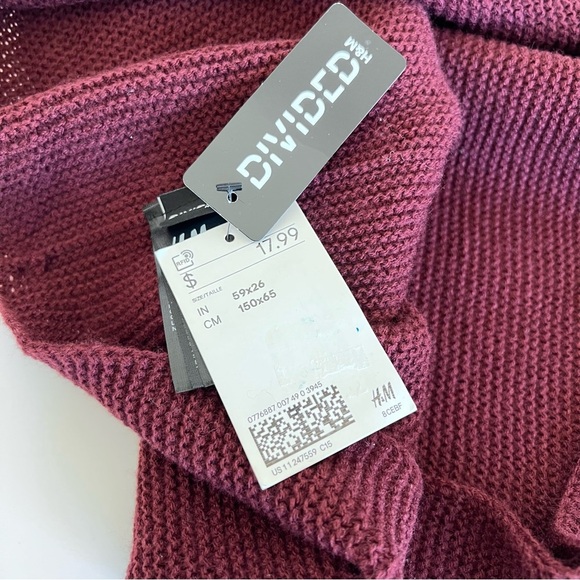 H&M Women’s Knit Burgundy Infinity Scarf - Picture 2 of 5
